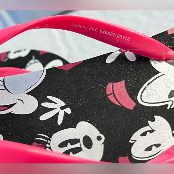 Minnie Mouse flip flops - Picture 3 of 3